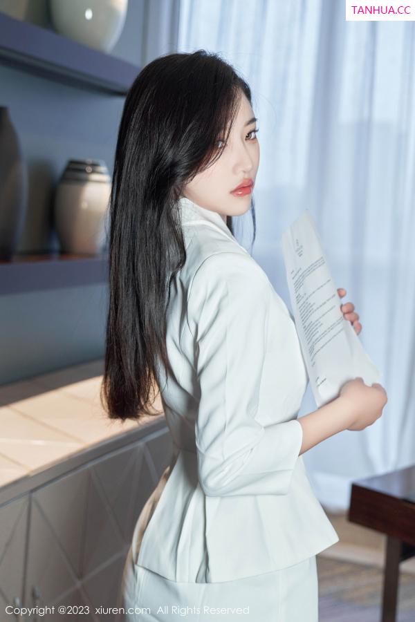   [XiuRen]高清写真图 2023.06.12 No.6900 妙可可Cheese 黑丝美腿第11张图片